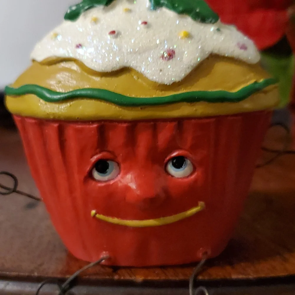 Last One🎄 Cup Cake Shelf Sitter - Picture 3 of 3